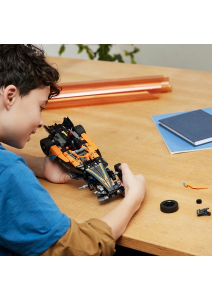 Technic Neom Mclaren Formula E Yarış Arabası 42169 - 9 Yaş ve Üzeri Çocuklar Için Koleksiyonluk Yaratıcı Yarış Arabası Model Yapım Seti (452 Parça)