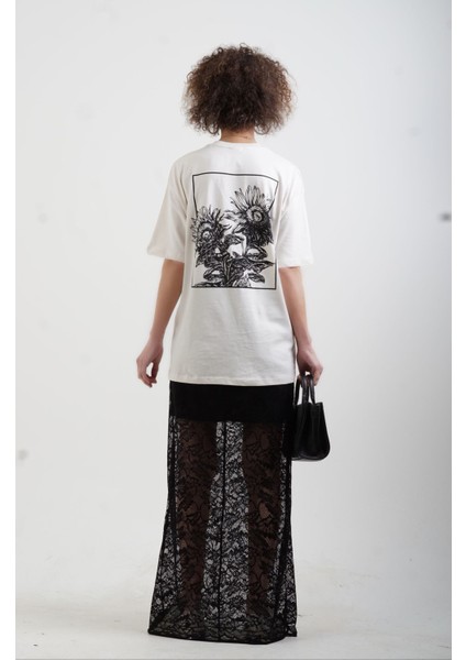Krem Arkası Çiçek Baskılı Oversize Tshirt fırsatları