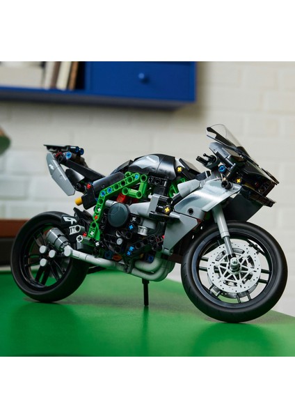 LEGO® Technic Kawasaki Ninja H2R Motosiklet 42170 - 10 Yaş ve Üzeri Çocuklar Için Koleksiyonluk Yaratıcı Oyuncak Model Yapım Seti (643 Parça)