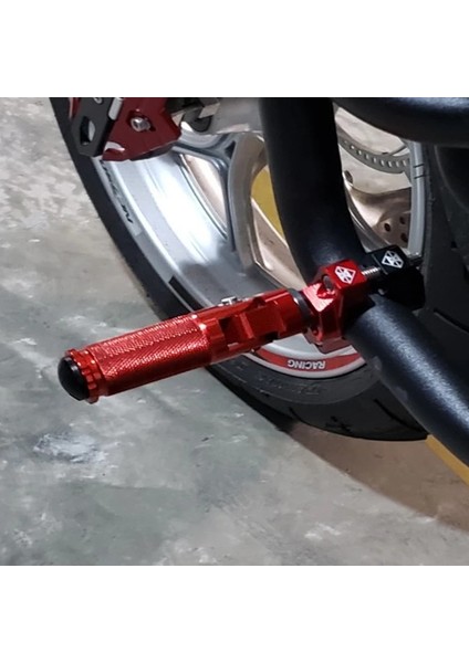 Gümüş Set Stili Evrensel Motosiklet Katlanır Footrests Footpegs Ayak Dayanağı Mandal Pedal Seti Motosiklet Aksesuarları Bmw Honda Yamaha Kawasaki (Yurt Dışından) indirimleri