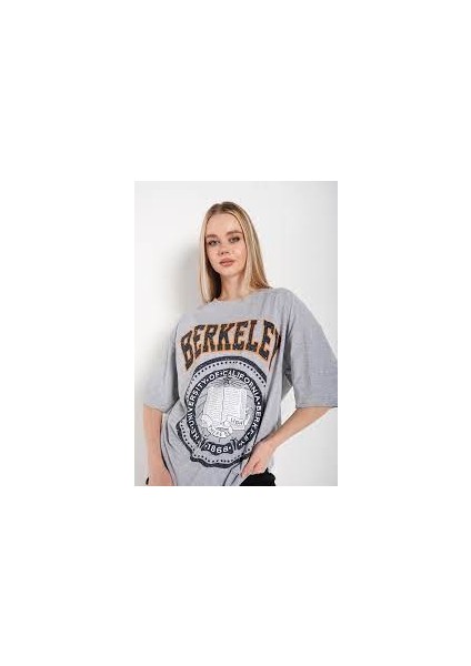 Gri Oversize Berkeley Baskılı T-Shirt fiyatları