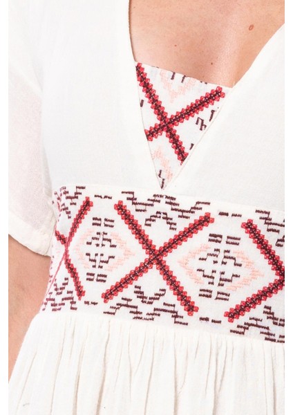 Kısa Kol Köy Bezi Yaka ve Bel Nakış Detaylı Karya Kısa Yazlık Elbise Krem Krm modelleri