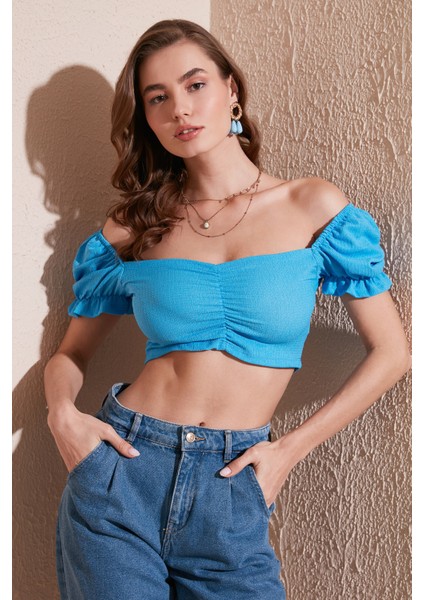 Slim Fit Büzgü Detaylı Kalp Yaka Crop Bluz Kadın Bluz 5865601