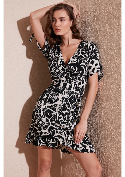 Desenli Regular Fit Kruvaze Yaka Mini Elbise Kadın Elbise 5865725 fiyatları