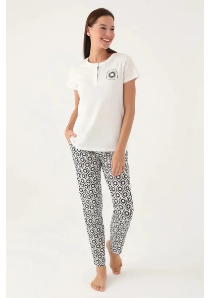 Yumuşak Dokulu Kısa Kol Kadın Pijama Takım 8785