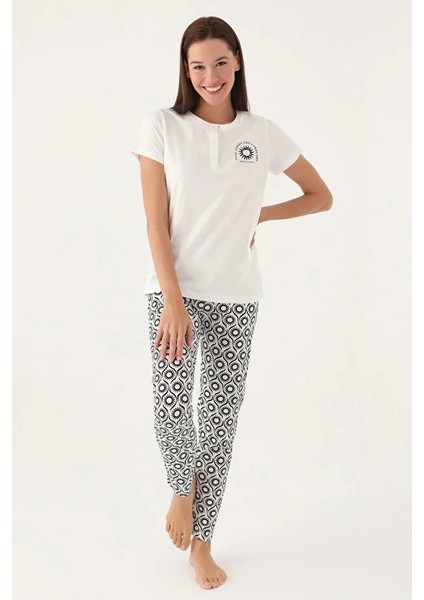 Yumuşak Dokulu Kısa Kol Kadın Pijama Takım 8785