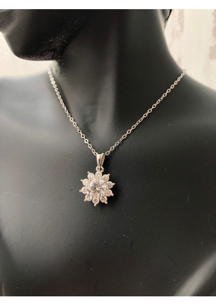 Gümüş Çiçek Modelli Gümüş Kolye modelleri