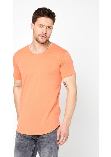 Erkek Kırmızı Oval Etek Geniş Yaka %100 Pamuk Kısa Kollu T-Shirt fiyatları