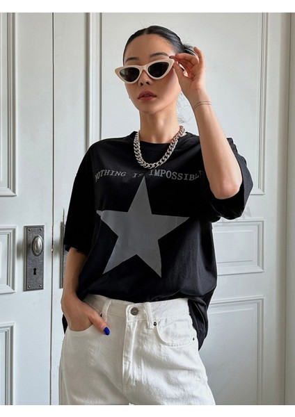 Kadın Siyah Impossible Star Baskılı Oversize Tişört