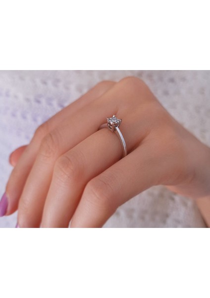 0.30 Ct. Tektaş Görünümlü Pırlanta Yüzük 0417R0145