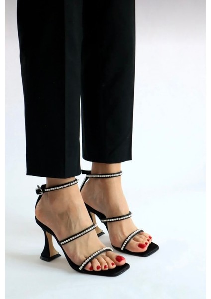 Kadın Saten Taş Detaylı 9cm Kaplama Topuklu Ayakkabı fırsatları