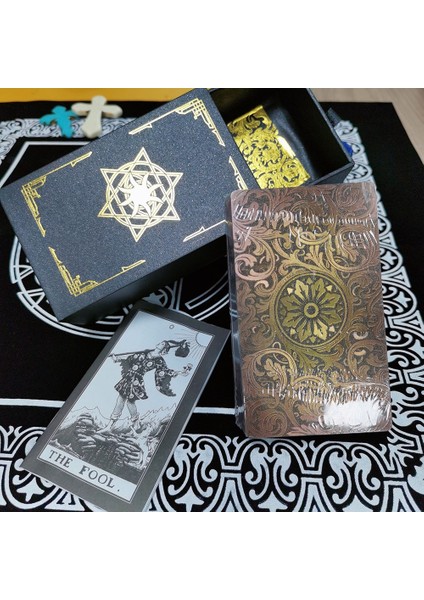 Güneş Tanrısı Kartı Geri Stili Hediye Kutusu Lüks Set Altın Folyo Tarot Kartı Sıcak Damgalama Pvc Su Geçirmez Aşınmaya Dayanıklı Masa Oyunu Solitaire Kehanet Satranç (Yurt Dışından) modelleri