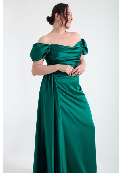 Kadın Zümrüt Yeşili Kayık Yaka Kuyruklu Uzun Saten Abiye & Mezuniyet Elbisesi fiyatları