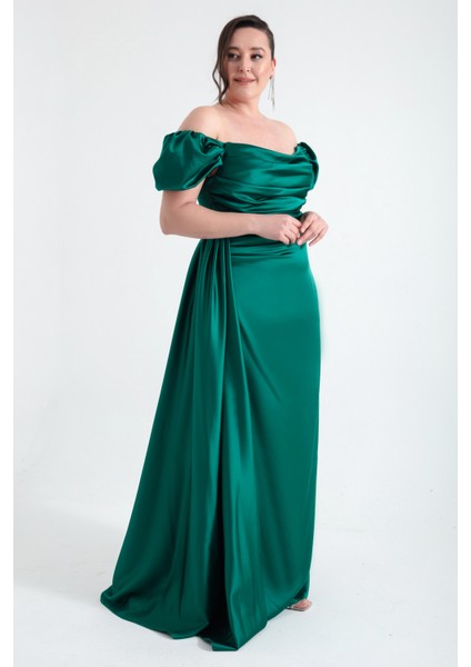 Kadın Zümrüt Yeşili Kayık Yaka Kuyruklu Uzun Saten Abiye & Mezuniyet Elbisesi modelleri