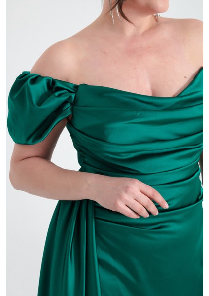 Kadın Zümrüt Yeşili Kayık Yaka Kuyruklu Uzun Saten Abiye & Mezuniyet Elbisesi fırsatları