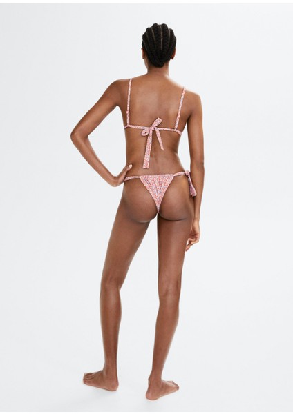 Çiçekli bikini altı