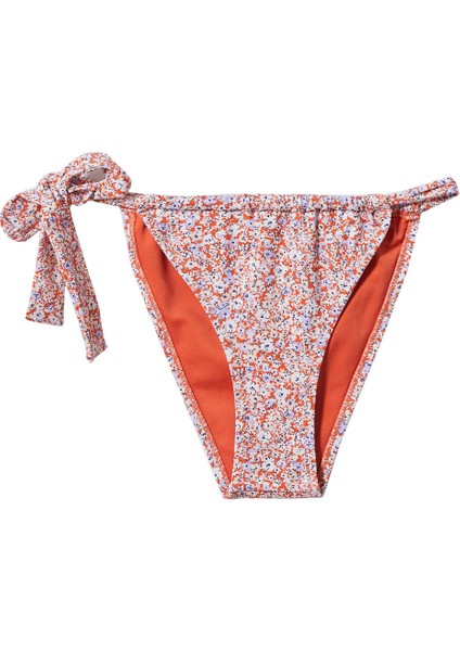Çiçekli bikini altı