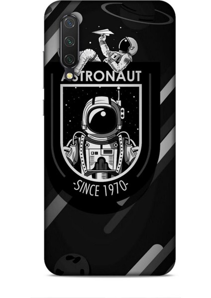 Xiaomi Mi 9 Lite Kılıf Caliburn 2 Astronaut 1970 Kapak