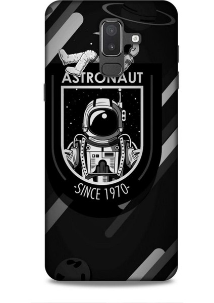 Samsung Galaxy J8 Kılıf Caliburn 2 Astronaut 1970 Kapak