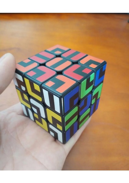 Labirent Tarzı Zcube Renkli Etiket Küp 3x3 Küp Hızı Profesyonel 3 Oyuncu Üçgen Şekli Büküm Eğitici Çocuk Oyuncakları (Yurt Dışından)