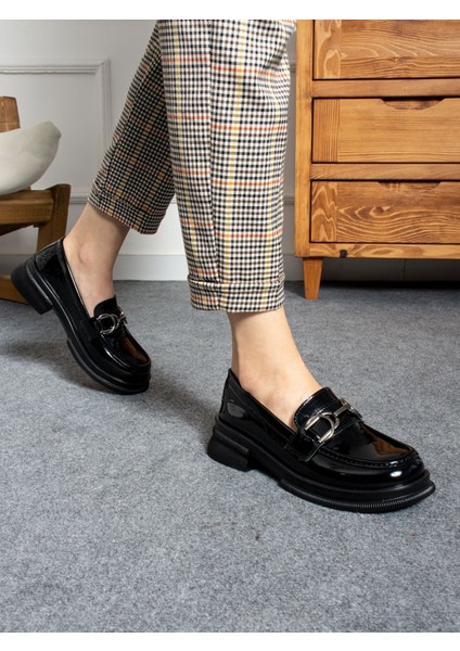 Poppy Siyah Rugan Toka Detay Kadın Loafer modelleri