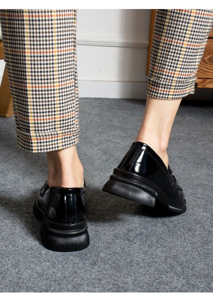 Poppy Siyah Rugan Toka Detay Kadın Loafer fırsatları