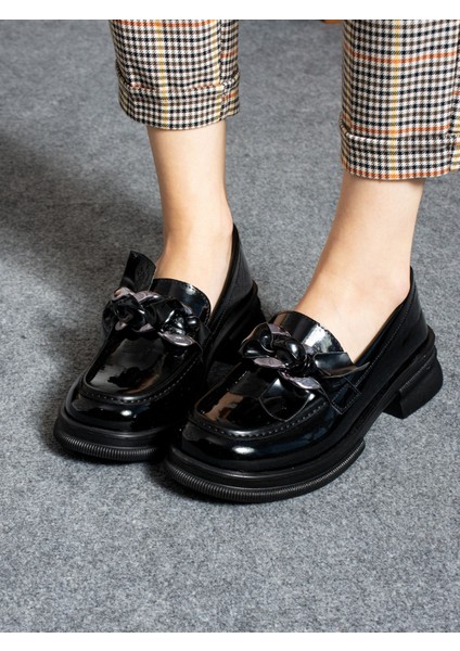 Poppy Siyah Rugan Zincir Detay Kadın Loafer modelleri