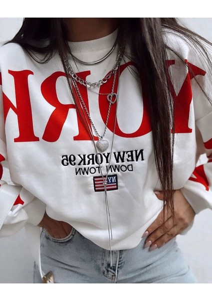 Ekru Kırmızı Kol Baskı Detaylı New York Baskılı Oversize Sweatshirt fiyatları