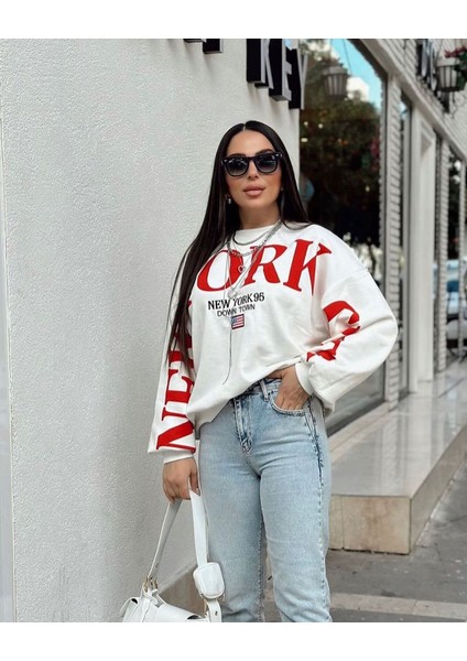 Ekru Kırmızı Kol Baskı Detaylı New York Baskılı Oversize Sweatshirt fırsatları