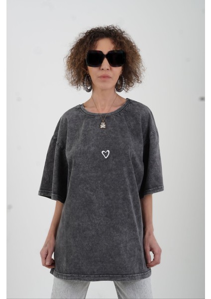 Antrasit Kalp Baskılı Soluk Efektli Oversize Tshirt modelleri