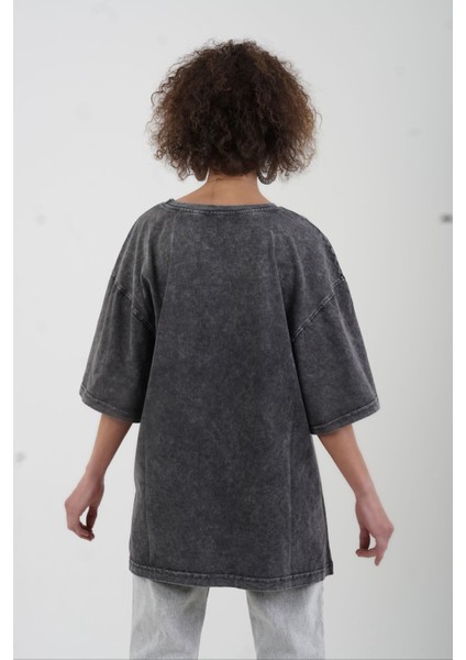 Antrasit Kalp Baskılı Soluk Efektli Oversize Tshirt fırsatları