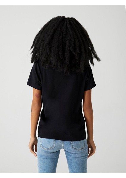 Kadın Logolu Siyah T-shırt modelleri