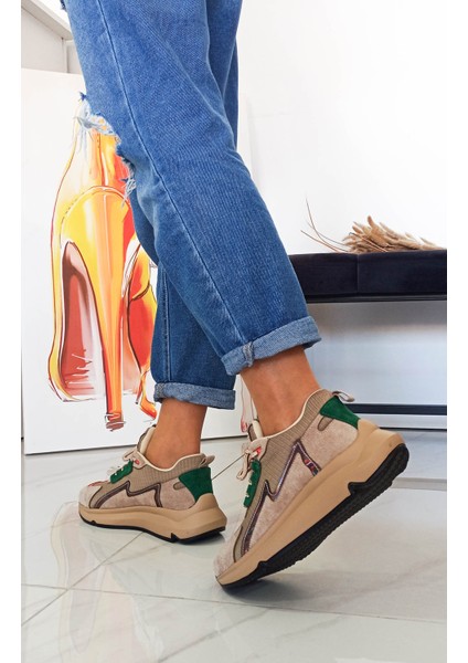 Bej Renk Düz Taban Bağcıklı Kadın Spor Ayakkabı fırsatları