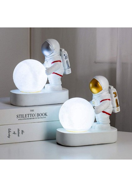 3D Ay Masa Işıkları Astronot Ay Lambası Uzay Adamı Gece Lambası Pille Çalışan Uzay Heykelcik Masaüstü Lambası Dış Mekan Partisi Hediyeleri Yatak Odası Dekoru Şekeri LED Ay Gece Lambası (Yurt Dışından) modelleri