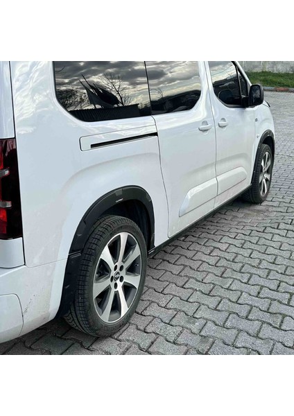 Opel Combo 2018- Yılı ve Sonrası Uyumlu Çamurluk Dodik 8 Parça modelleri