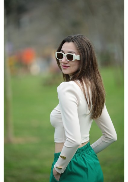 Düğme Detaylı Crop Bluz fırsatları