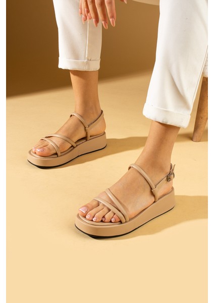 Yüksek Taban Ince Bantlı Tokalı Kadın Sandalet 64-285-24