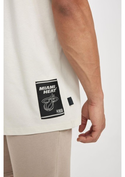 DeFactoFit NBA Miami Heat Boxy Fit Bisiklet Yaka Kısa Kollu Tişört B3923AX24SP