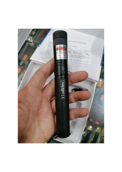 Yeşil Lazer Şarjlı Uzun Menzilli Gold Police GP-003 Pointer Anahtarlı Şık Kutusunda Döner Başlıklı