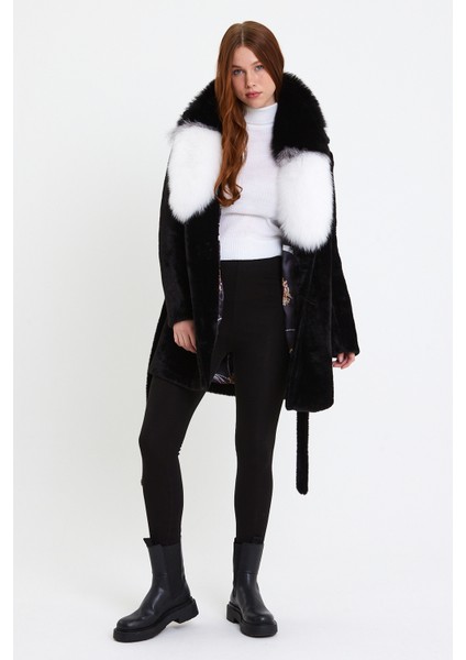 Siyah Alkantara Kumaş Kadın Kaban Yaka Kürklü modelleri