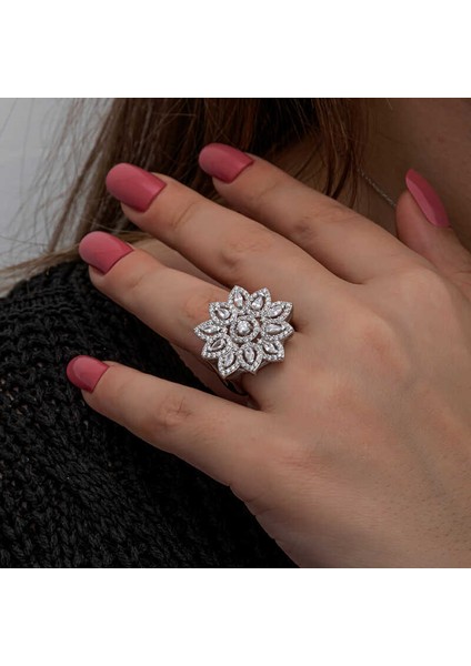 Gümüş Zirkon Taşlı Çiçek Kadın Yüzük