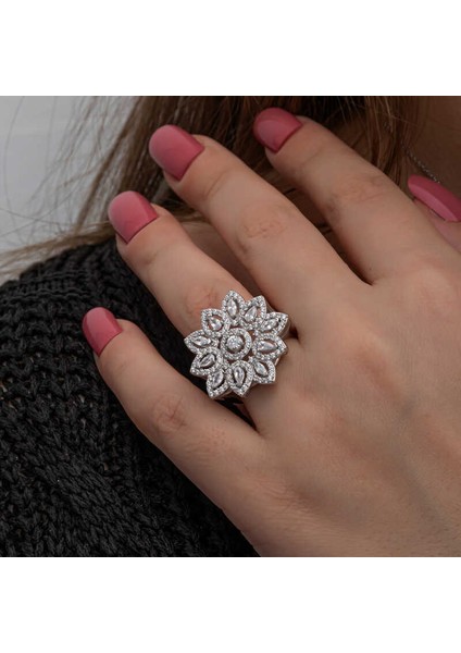 Gümüş Zirkon Taşlı Çiçek Kadın Yüzük modelleri