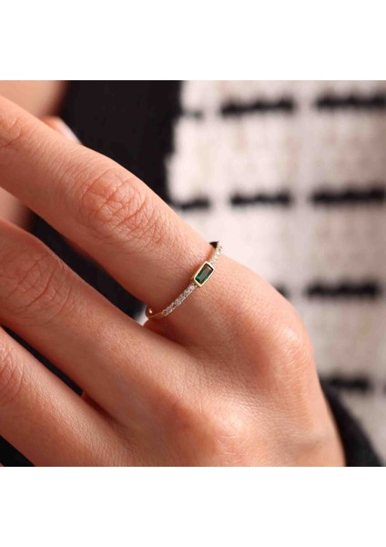 Yarım Tur Altın Baget Yüzük Emerald