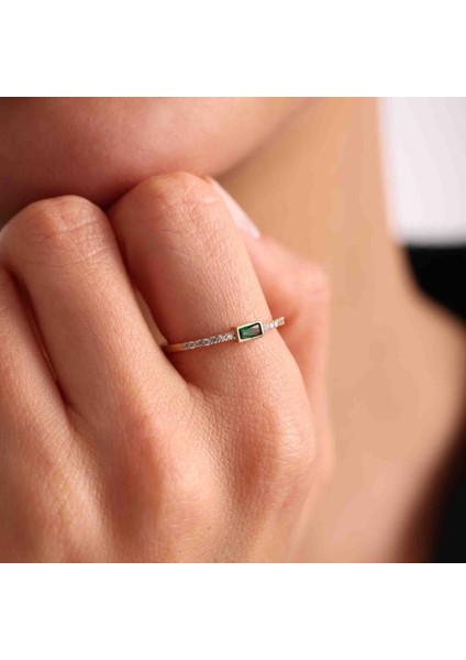 Yarım Tur Altın Baget Yüzük Emerald