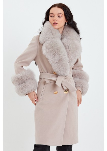 Krem Kadın Kaşe Kaban Yaka ve Manşet Kürk Mdl1 modelleri