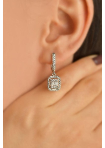 Zirkon Taşlı Rodyum Üç Sıra Sallantılı Baget Gümüş Küpe modelleri