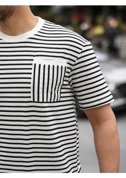 Bisiklet Yaka Tek Cepli Çizgili T-Shirt - Siyah