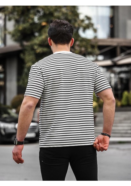Bisiklet Yaka Tek Cepli Çizgili T-Shirt - Siyah