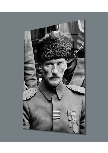 Siyah Beyaz Üniformalı Atatürk Cam Tablo, Uv Baskılı ve Temperli, Hediyelik