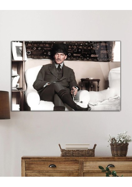 Takım Elbiseli Oturan Atatürk Cam Tablo, Uv Baskılı ve Temperli, Hediyelik fiyatları